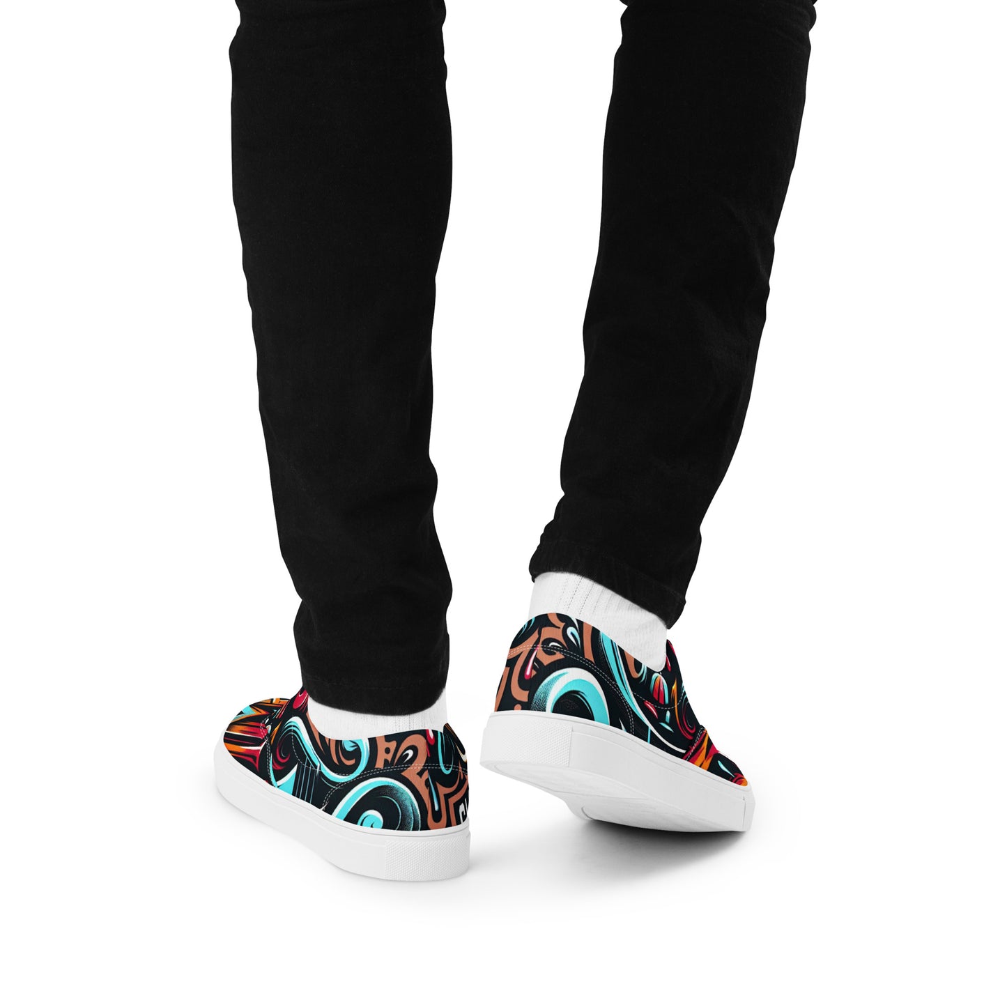 The Avery Collection Men’s lace-up canvas shoes